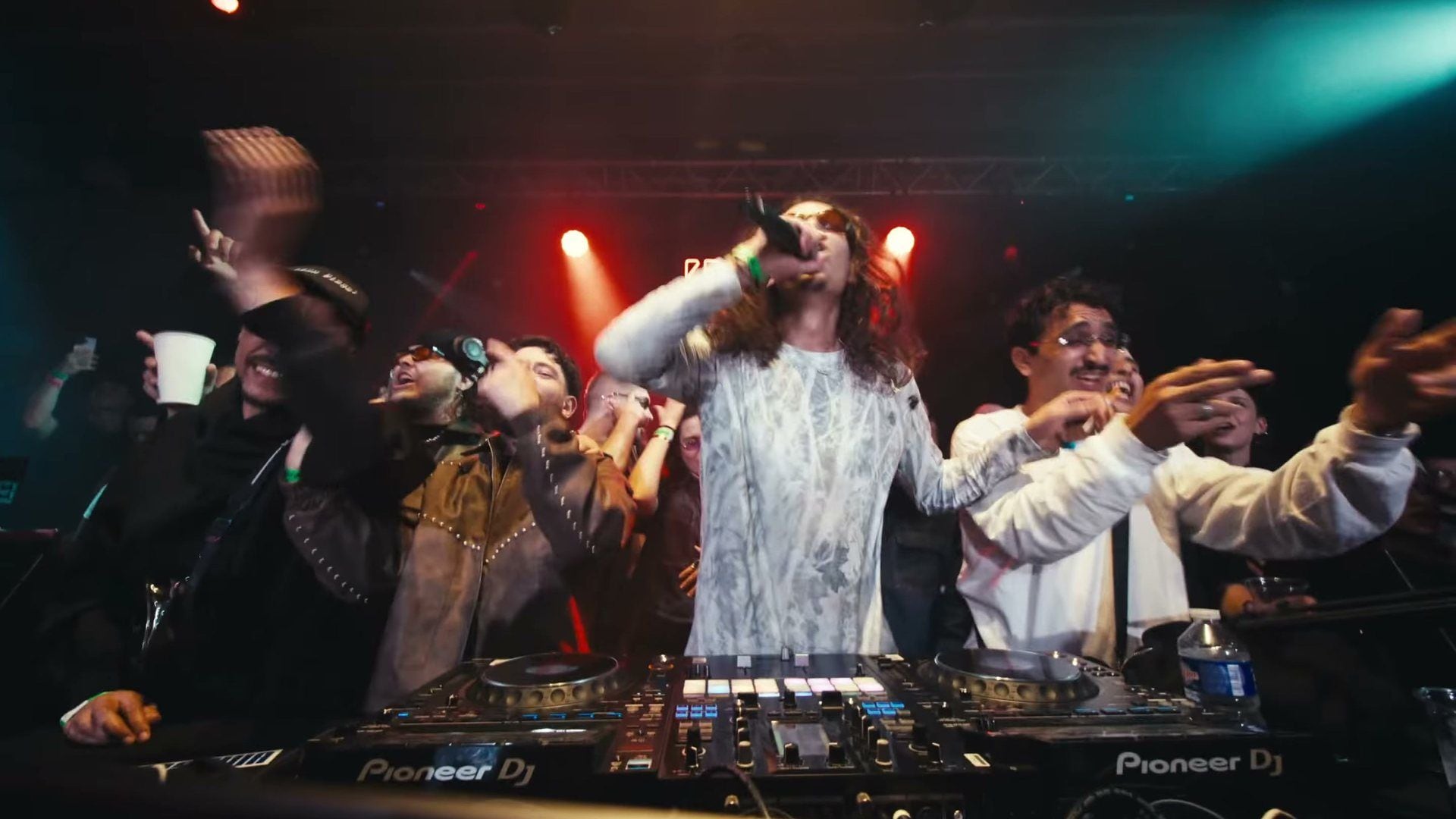 TIF - L'EXIL C'EST MECHANT · NO PARTY T7